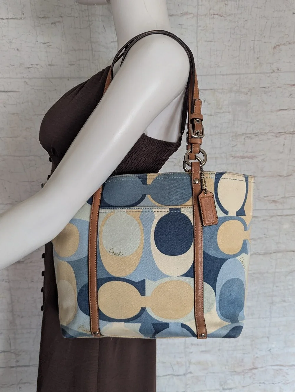 VINTAGE Y2K Coach SignatureScarf Print Tote (Style No. F12874).